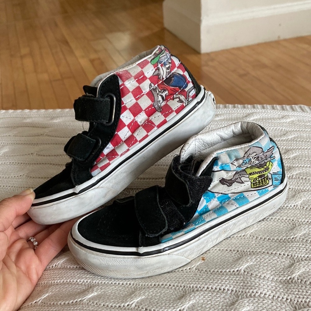 Vans Sk8 mid 11.5 surfing and skateboarding sharks skate shoes